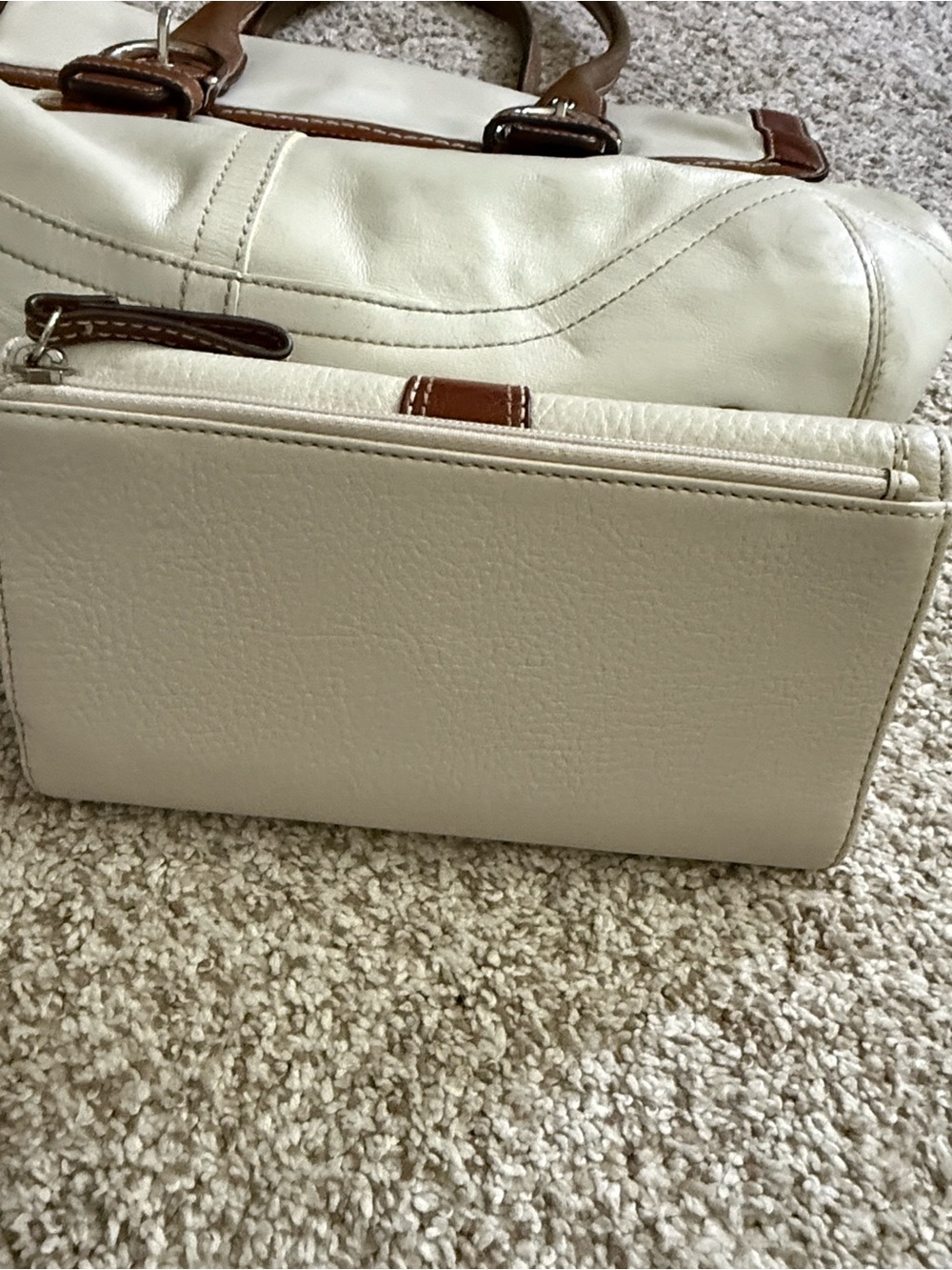 vintage Soho, Coach White and Brown Leather Tote Handbag with matching wallet - Picture 10 of 13